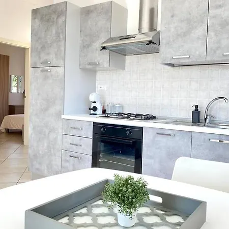 Luminoso Bilocale Con Balcone A Apartman *