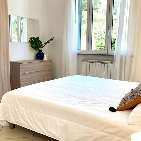 Apartman Luminoso Bilocale Con Balcone A Borgio Verezzi