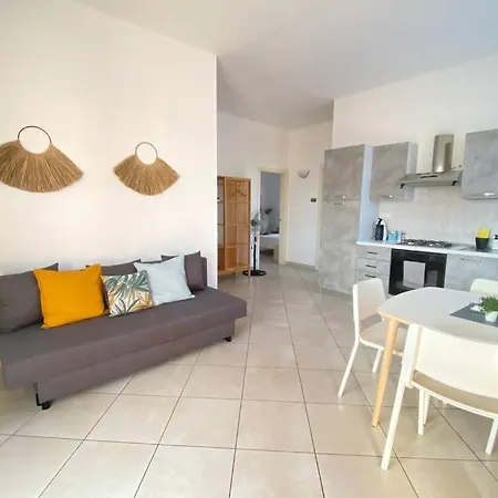 Luminoso Bilocale Con Balcone A * Borgio Verezzi