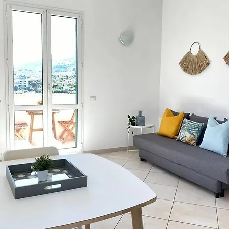 Διαμέρισμα Luminoso Bilocale Con Balcone A *