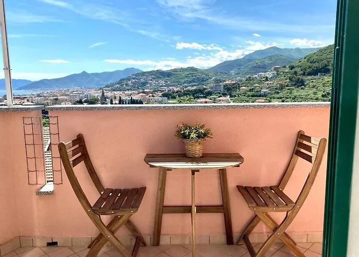 Διαμέρισμα Luminoso Bilocale Con Balcone A *