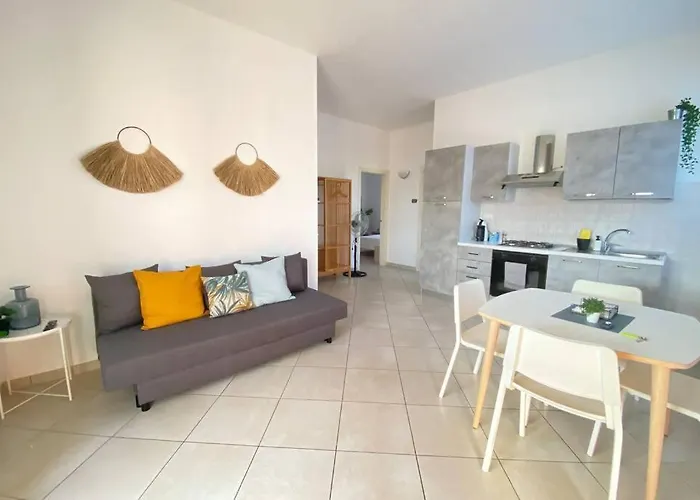 Luminoso Bilocale Con Balcone A * Borgio Verezzi